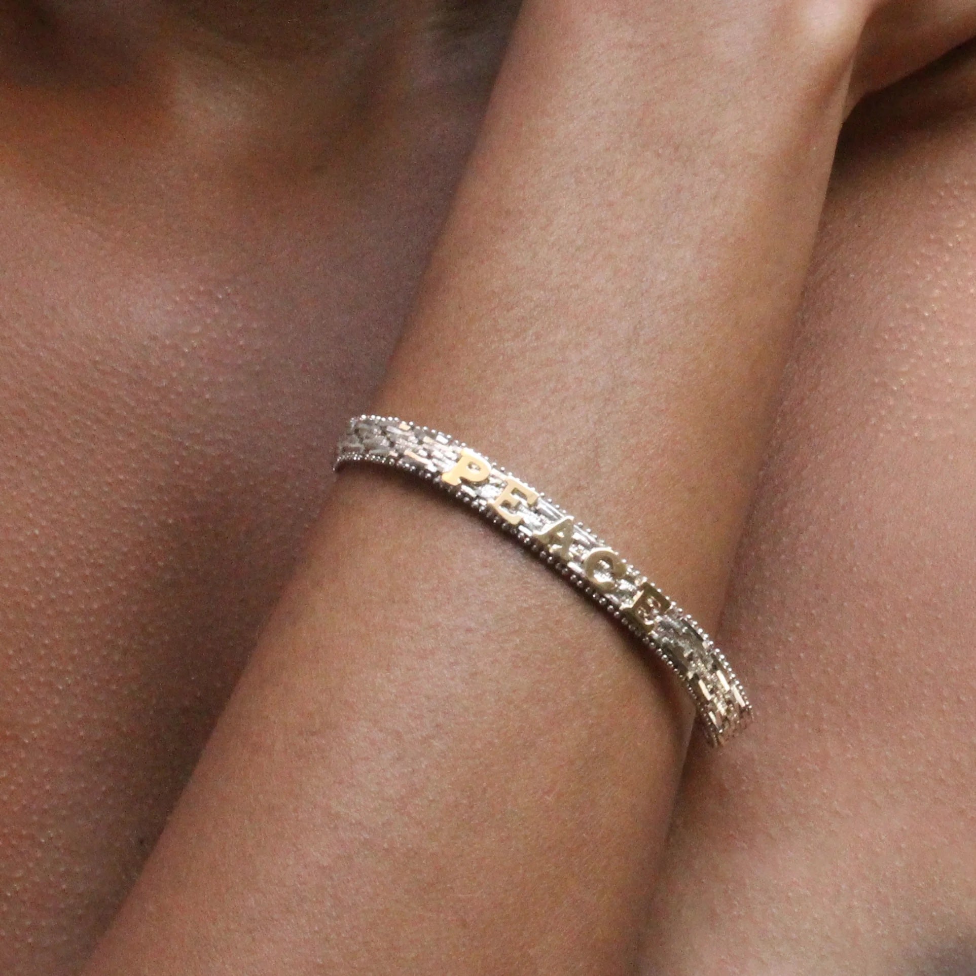 PEACE Bracelet Bracelet Le Depot Dore
