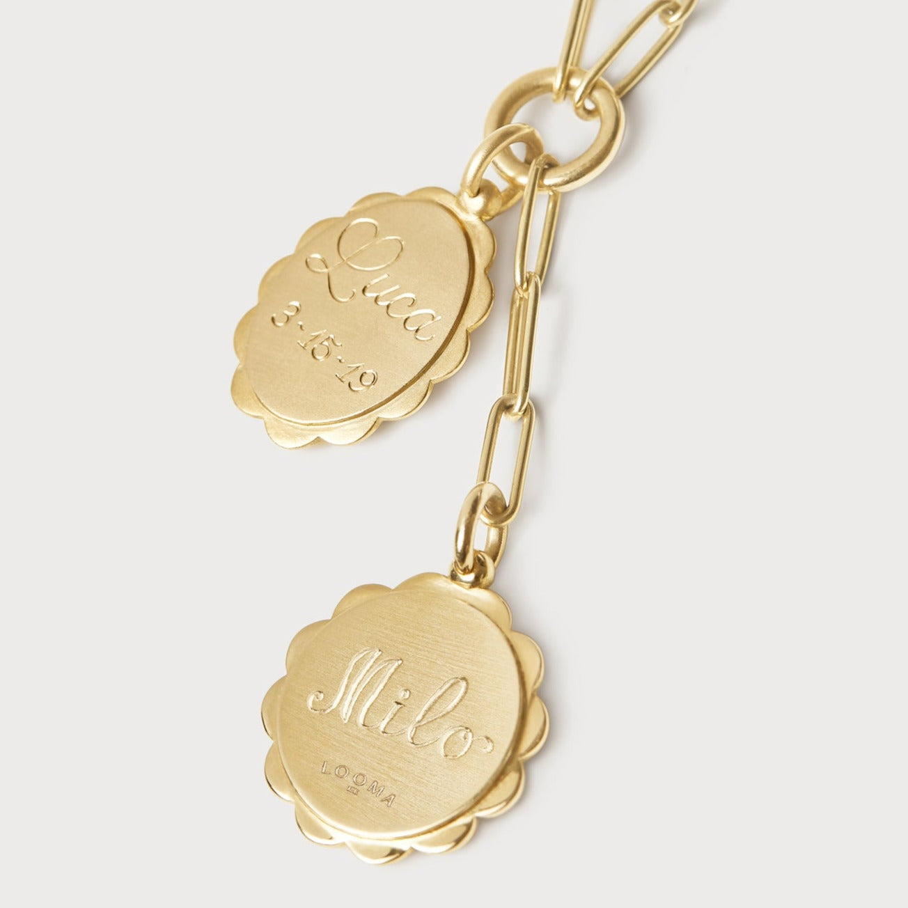 Personalized Scalloped Silhouette on Extension Chain Pendant Looma   
